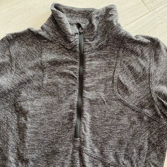 Lululemon half zip pullover sweater. Black/gray Very comfortable! Size 6! - Picture 8 of 9